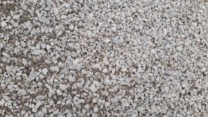 Batu pecah ukuran 1/2 adalah agregat kasar dengan butiran antara 1 mm hingga 2 mm.