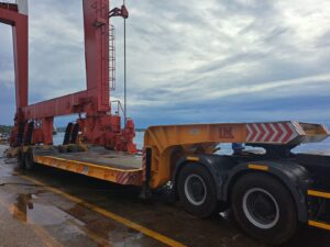 Lowbed adalah sebuah kendaraan pengangkut yang dirancang khusus untuk membawa muatan berat dan besar seperti alat berat.